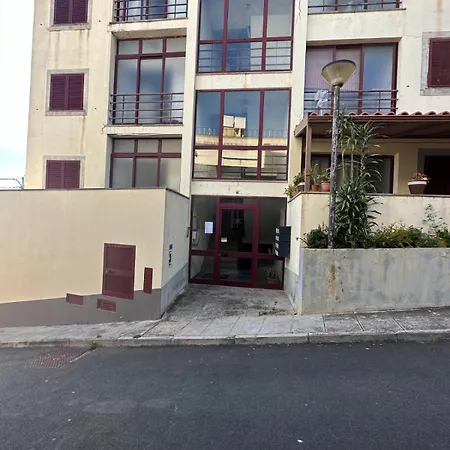 Com Banheiro Privativo- 2 Santa Cruz (Madeira)