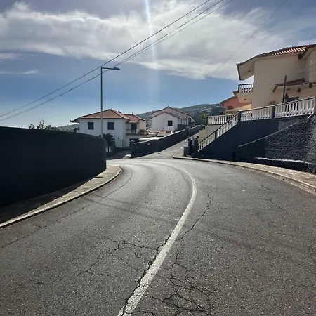 Com Banheiro Privativo- 2 Santa Cruz (Madeira)